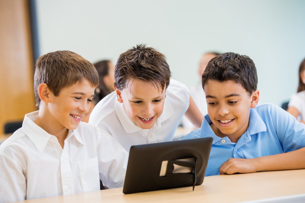 Tackling the topic of fake news in ICT lessons