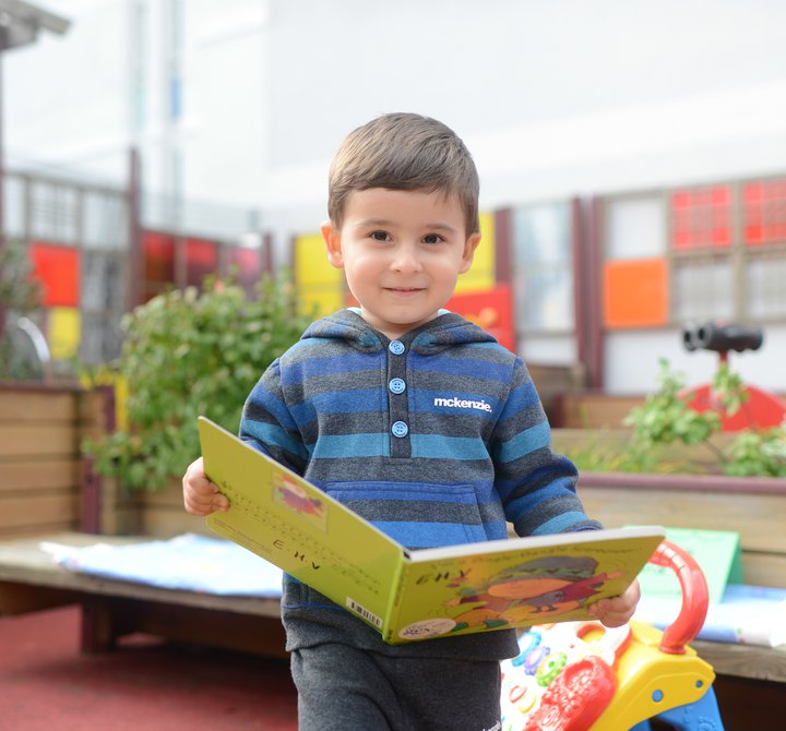 Boy_in_blue_reading.jpg