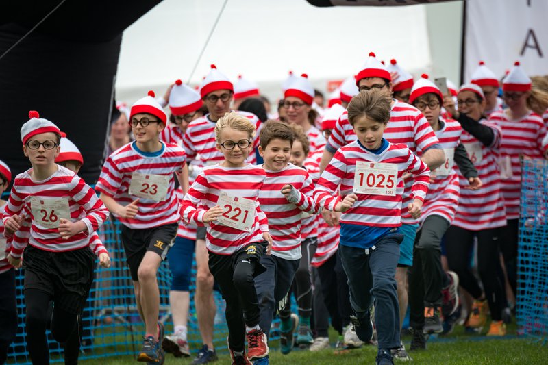 Hundreds of Wallys run walk and jog around Clapham Common in 2017.jpg